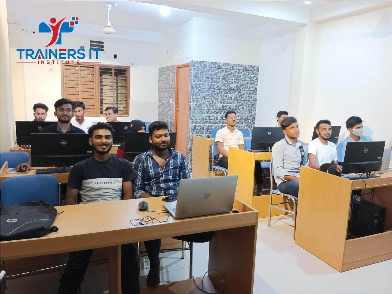 Trainers IT Graphics Course Students